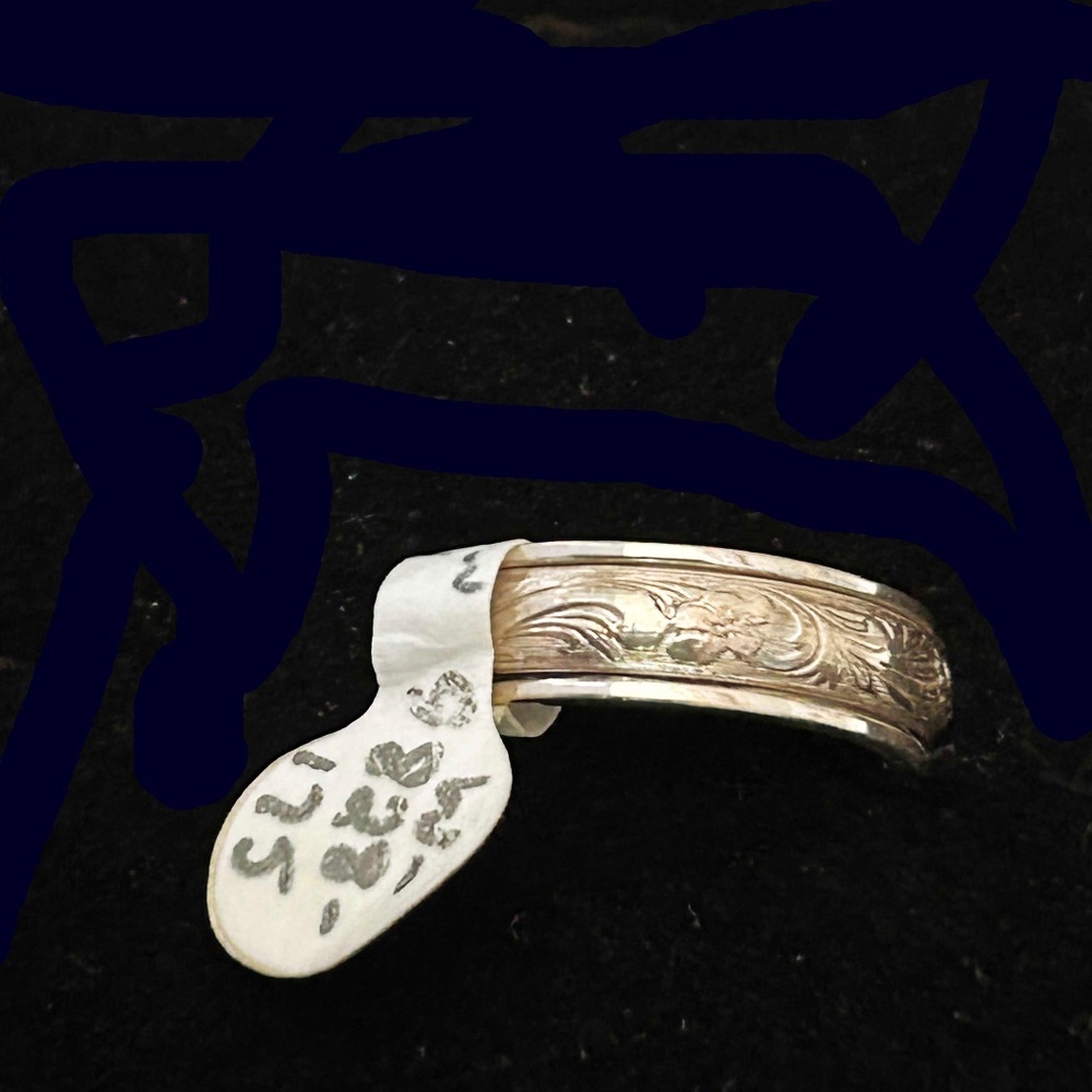 14kt GOLD PLATE RING, BORDERED BY STERLING SILVER BAND, FILIGREE PATTERN, SZ 8